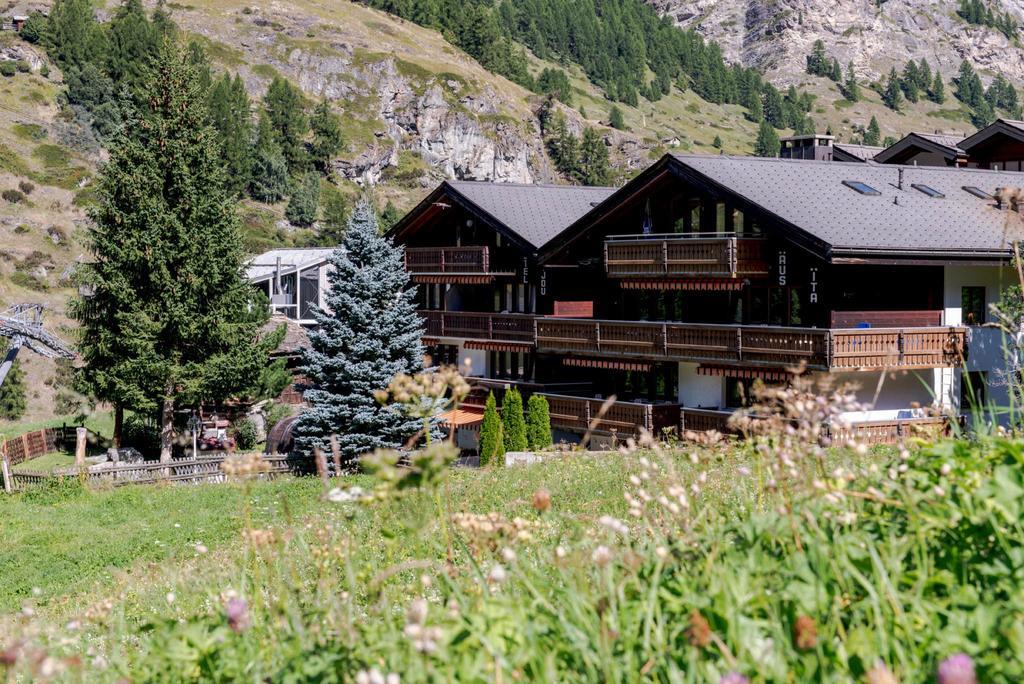 Bed & Breakfast Bijou Zermatt Bagian luar foto